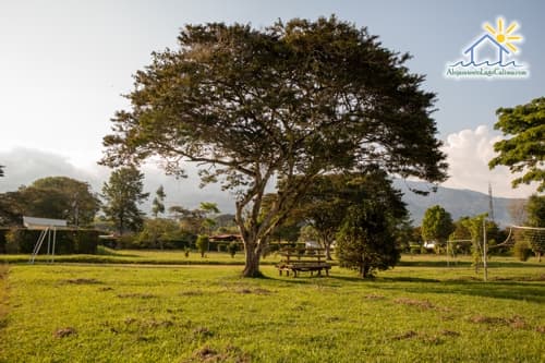Cancha de futbol del condominio, finca 0001 en el Lago Calima