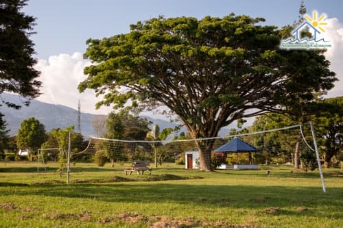 Cancha de voleibol del condominio, finca 0001 en el Lago Calima